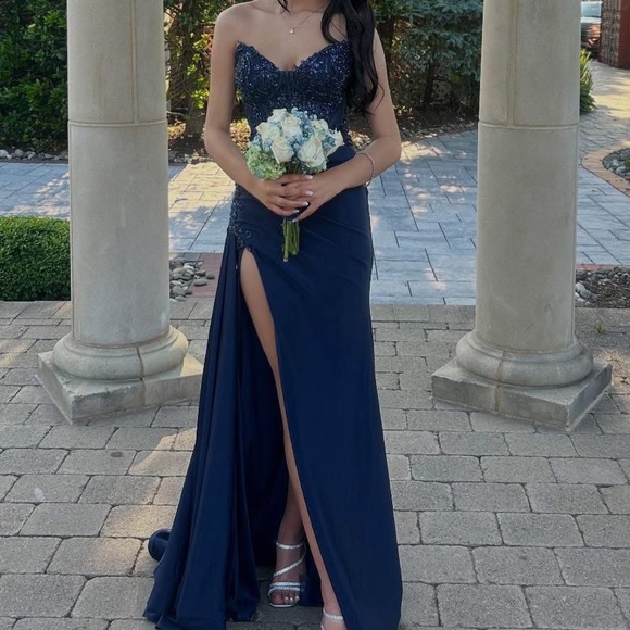 Dress - Picture 1 of 2